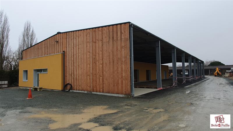 Ateliers municipaux isolés en paille à Coulon (79)
